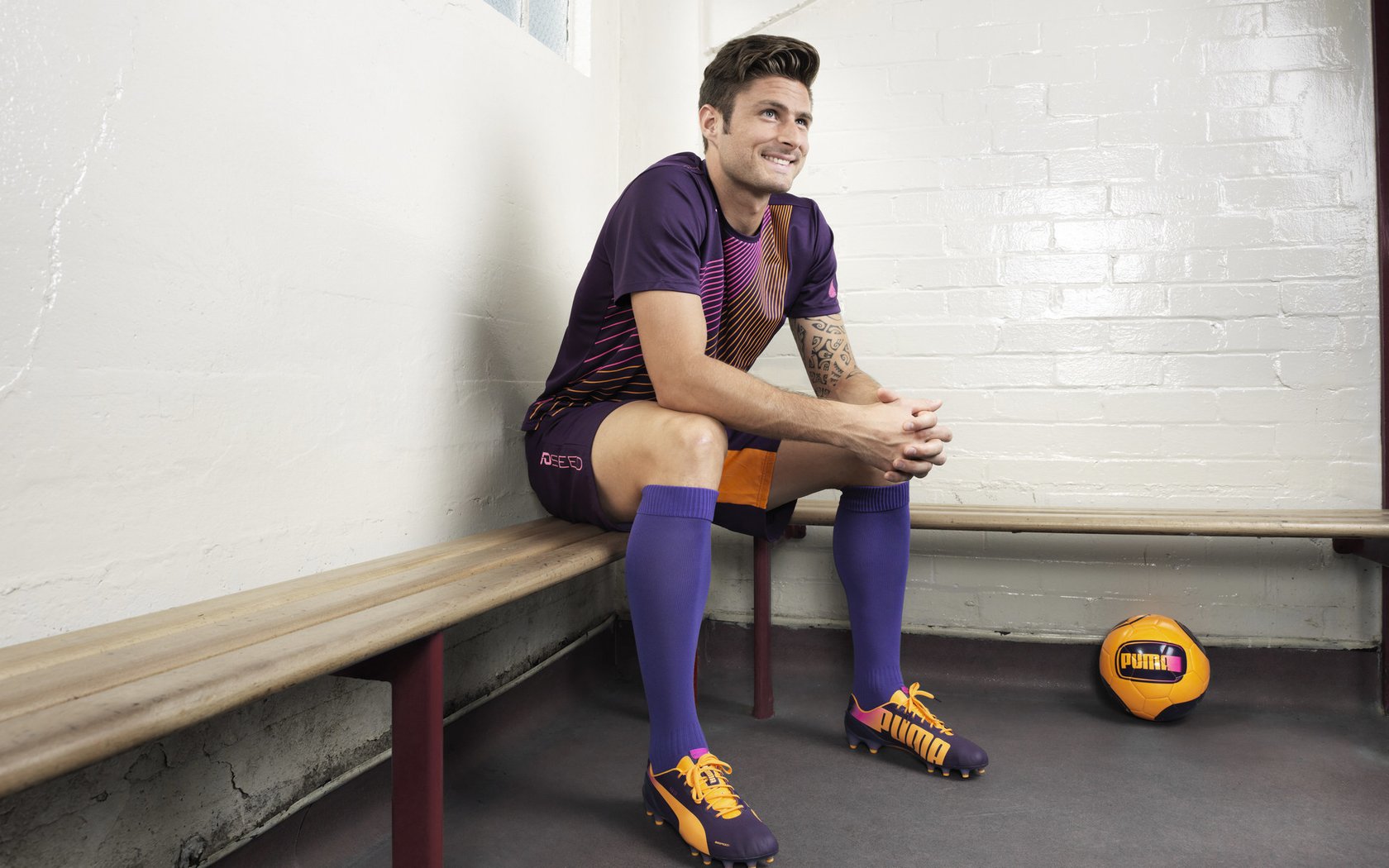 “武术对决:2025世界运动会高新体育中心武者斗志昂扬”